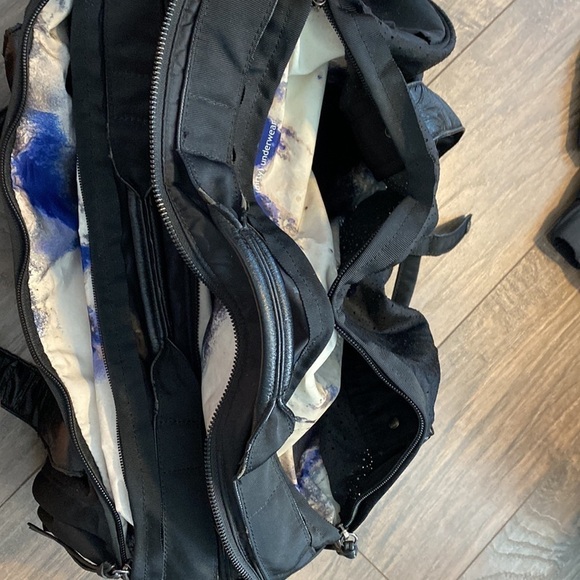 Lululemon Keep On Running Nylon Duffel Black - Picture 14 of 16